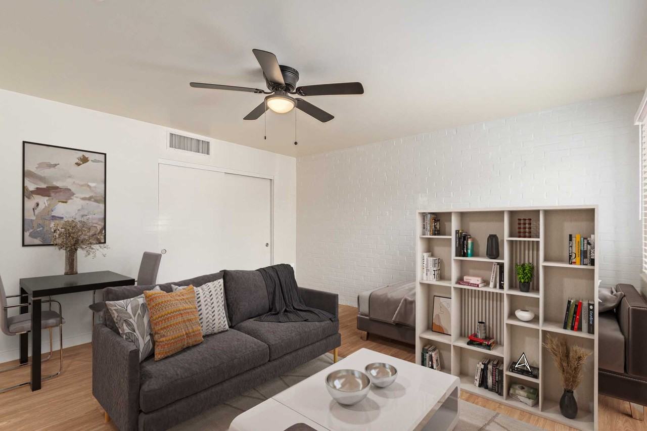 28 on Thomas - Photo 5 of 32