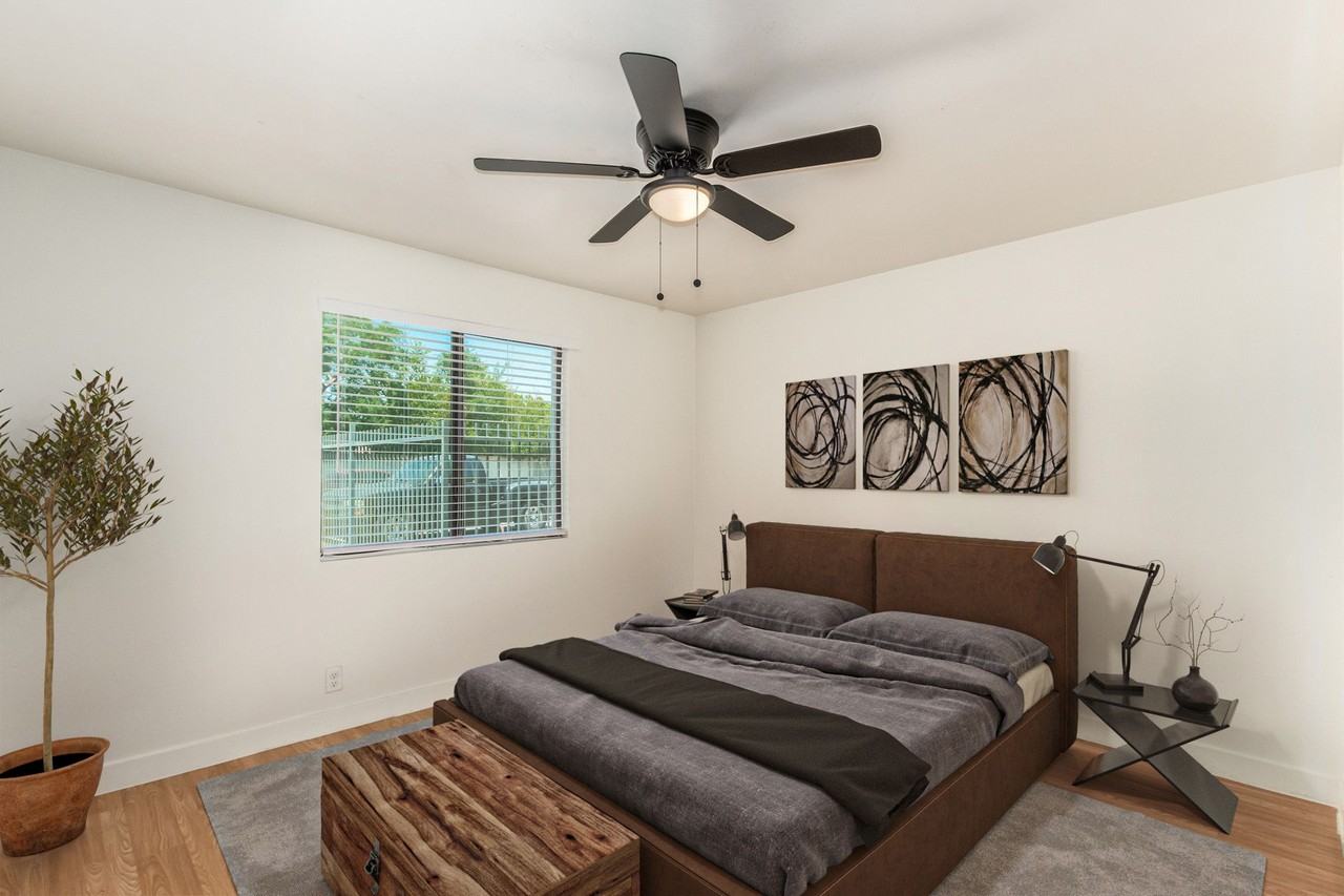 28 on Thomas - Photo 7 of 32