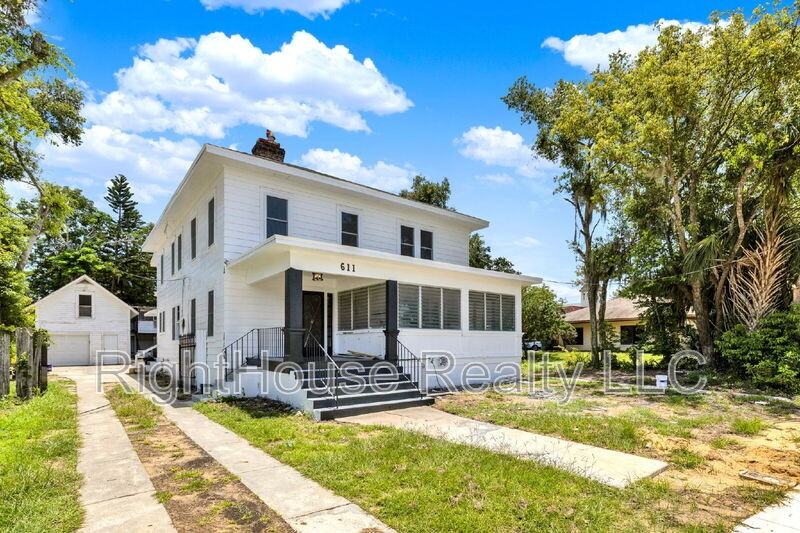 611 S Grove St #2 - Photo 3 of 17