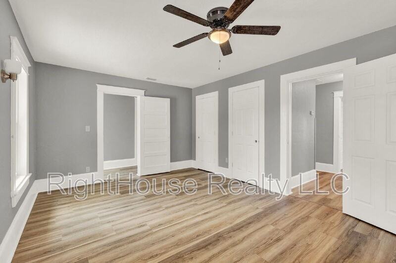 611 S Grove St #2 - Photo 6 of 17