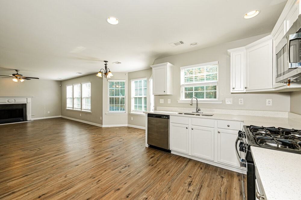 353 Franklin St - Photo 7 of 18