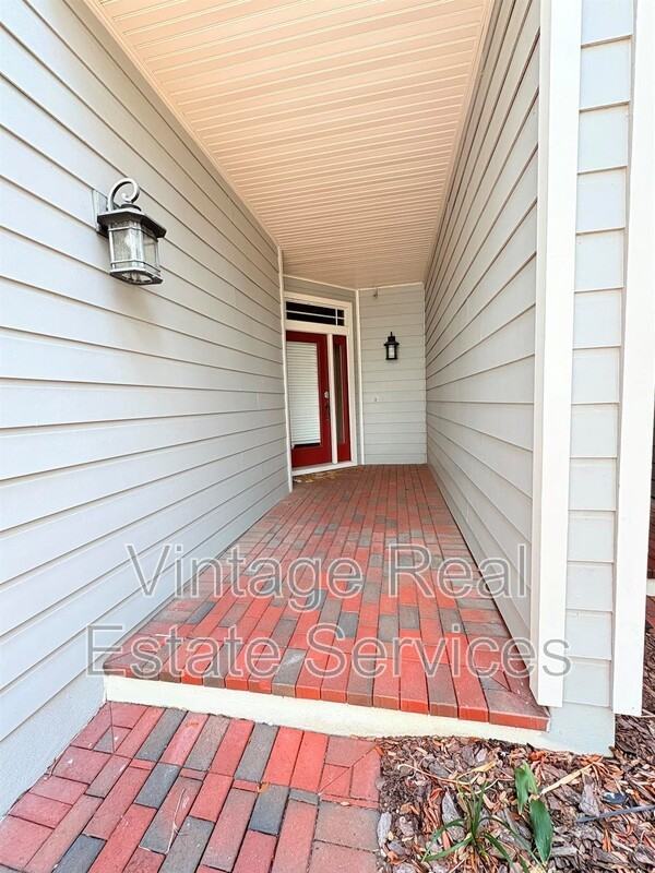 2856 Bayshore Trails Dr - Photo 2 of 31