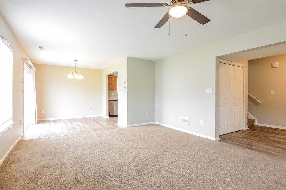 4261 Village Bend Dr - Photo 5 of 17