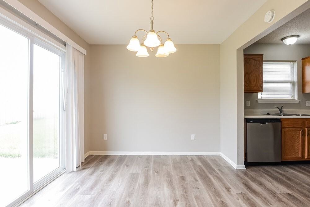 4261 Village Bend Dr - Photo 6 of 17