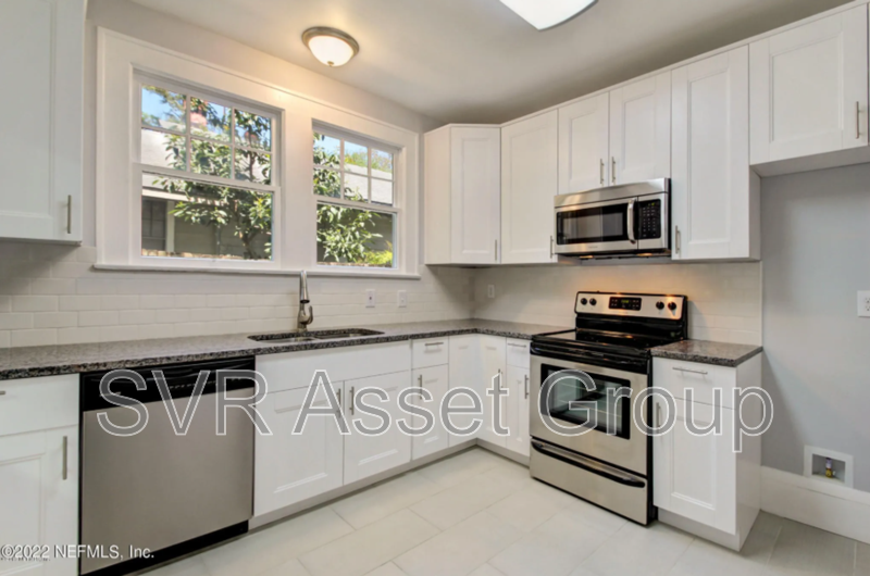 1758 Greenwood Ave - Photo 3 of 13