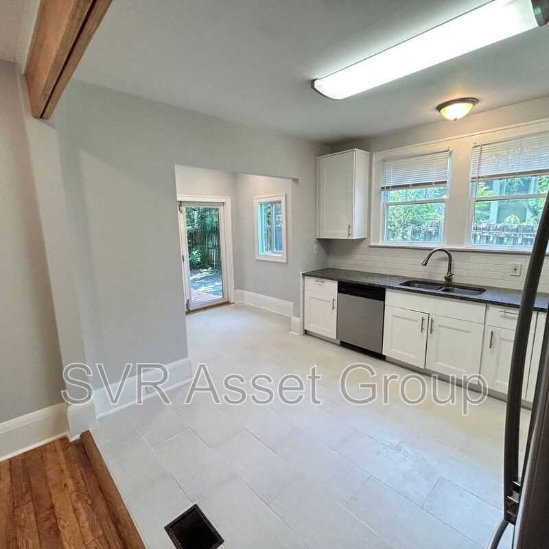 1758 Greenwood Ave - Photo 6 of 13