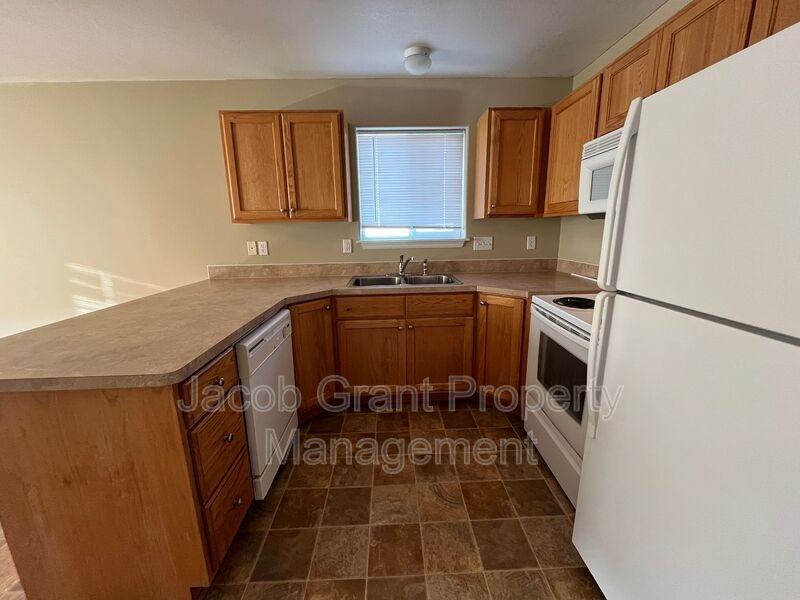 980 Eve Dr #3 - Photo 4 of 8