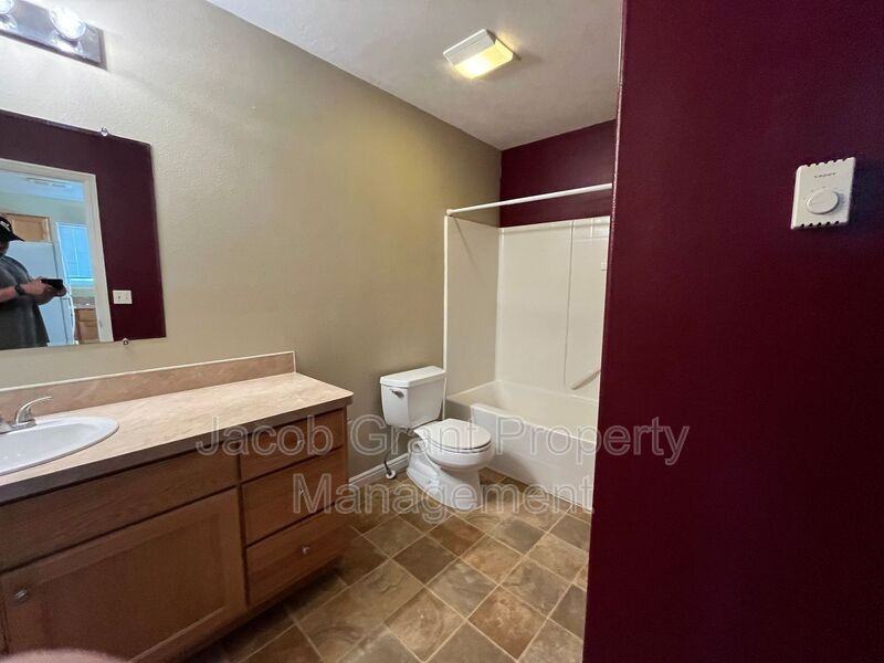 980 Eve Dr #3 - Photo 5 of 8