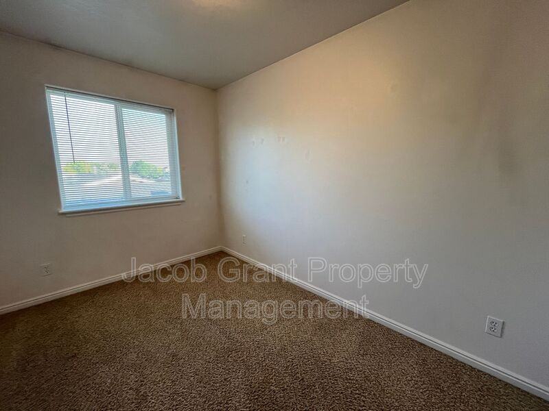 980 Eve Dr #3 - Photo 7 of 8