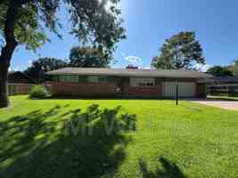 featured image of 945 N Crestline St