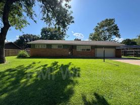 945 N Crestline St - Photo 1 of 1