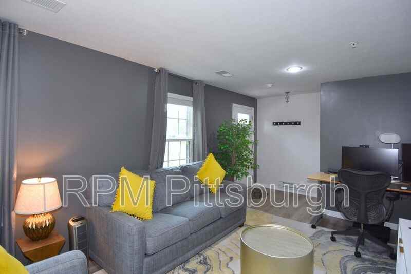 1726 St Johns Ln - Photo 2 of 29