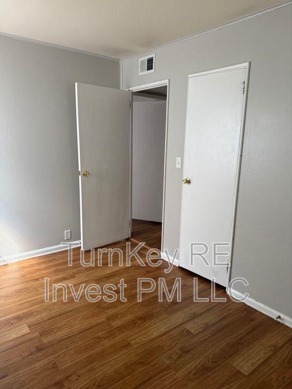 226 Westgate Dr - Photo 2 of 10