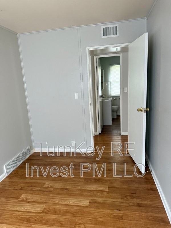 226 Westgate Dr - Photo 3 of 10