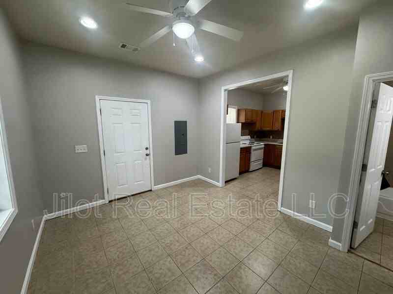 1366 Clermont Ave #B - Photo 7 of 16