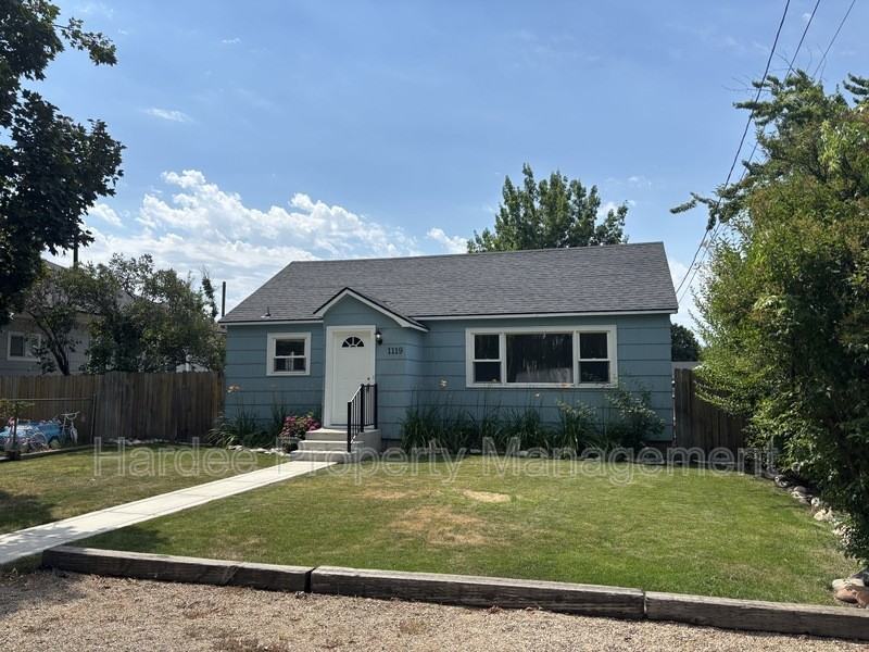 1119 W Melrose St - Photo 2 of 19