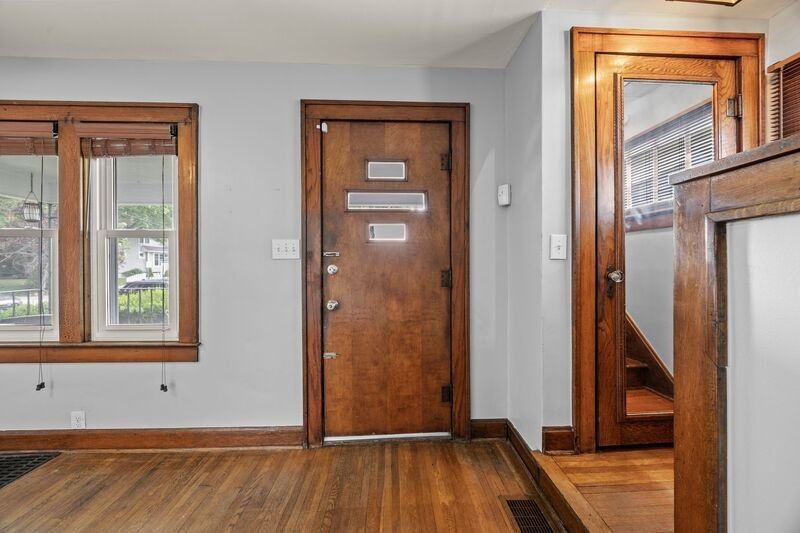 1549 Meadow Rd - Photo 4 of 24