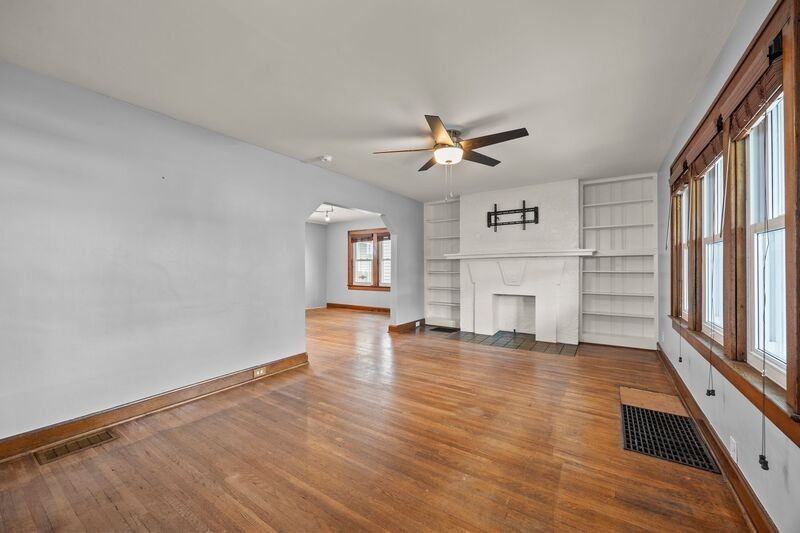 1549 Meadow Rd - Photo 5 of 24