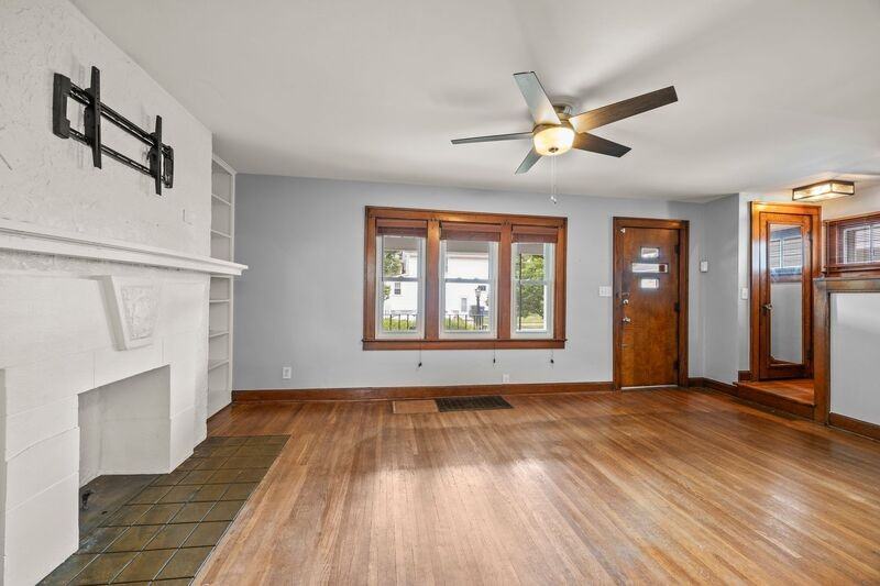 1549 Meadow Rd - Photo 6 of 24