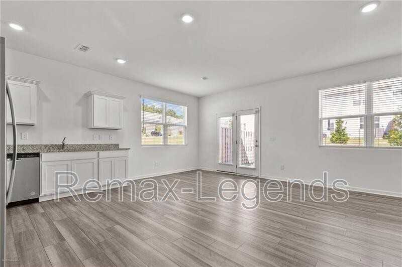 103 Rydal Way - Photo 3 of 16