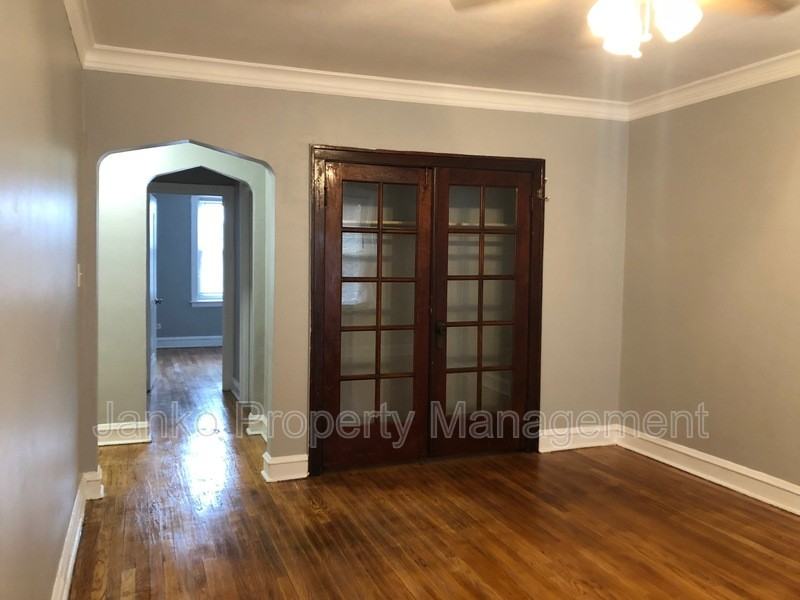 2909 W 56th St #1 - Photo 4 of 8