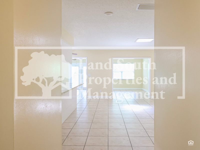 631 Queens Loop N - Photo 3 of 26