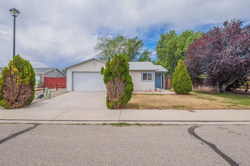 431 Countryside Ln - Photo 2 of 11