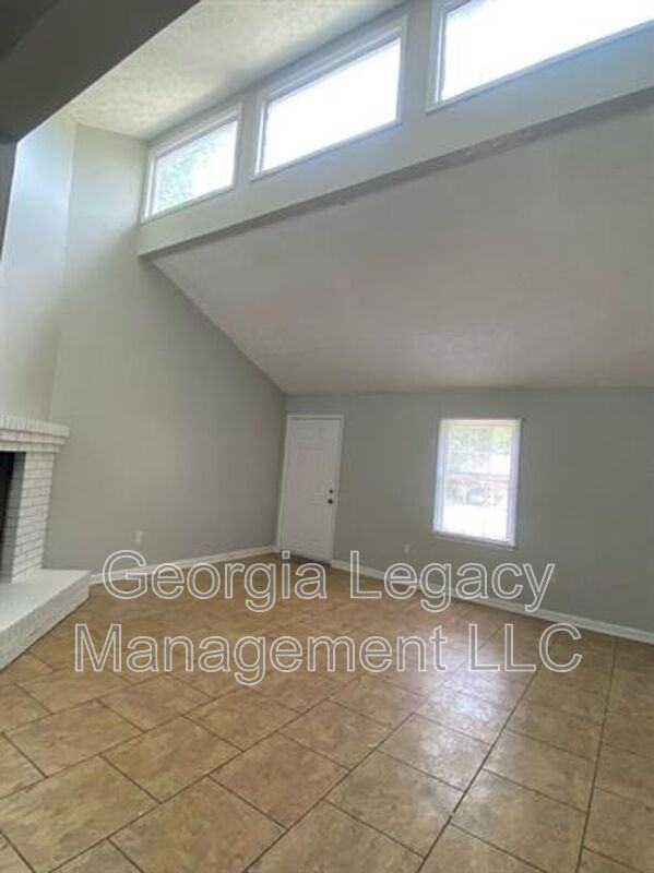102 Sayemore Dr - Photo 2 of 8