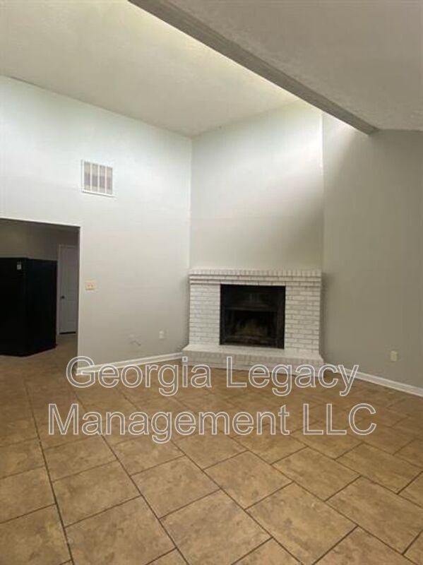 102 Sayemore Dr - Photo 3 of 8