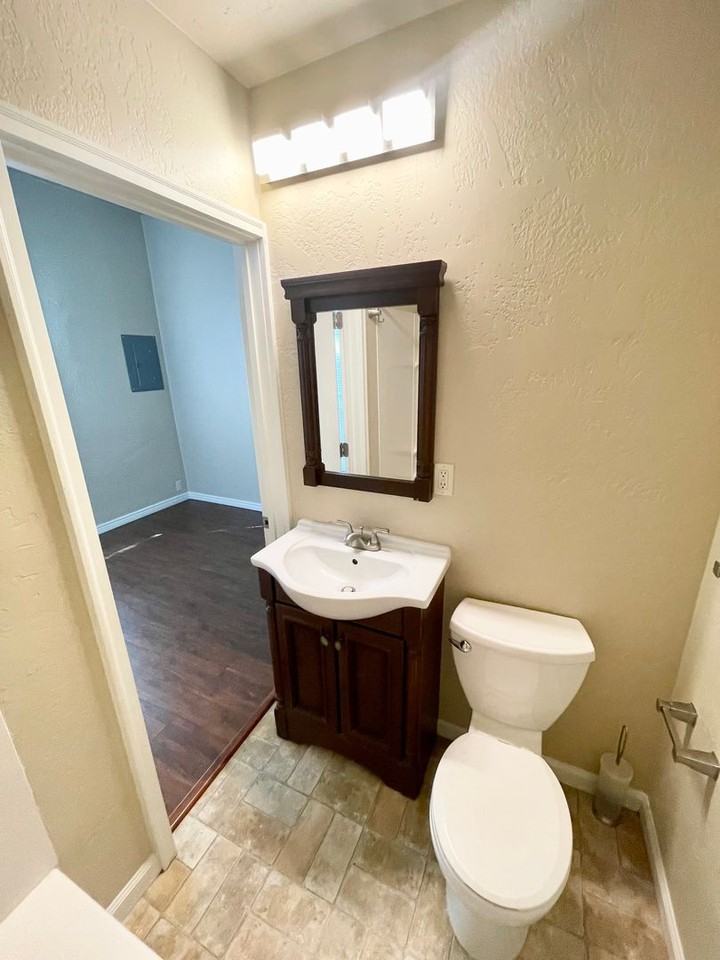 813 N 13th St - Photo 3 of 17