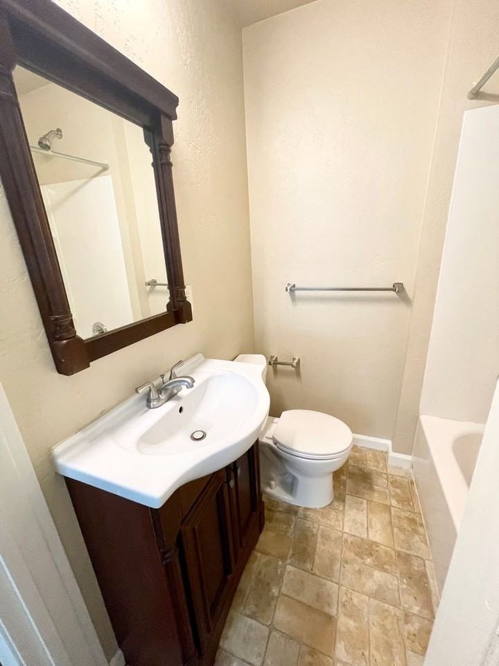 813 N 13th St - Photo 5 of 17