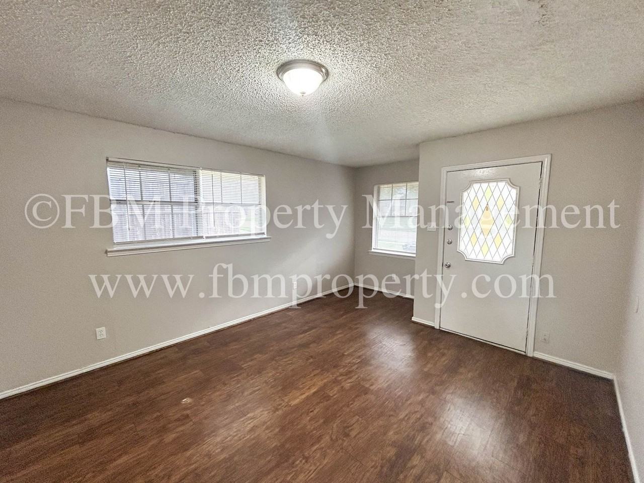1603 S Hall St #A - Photo 2 of 16