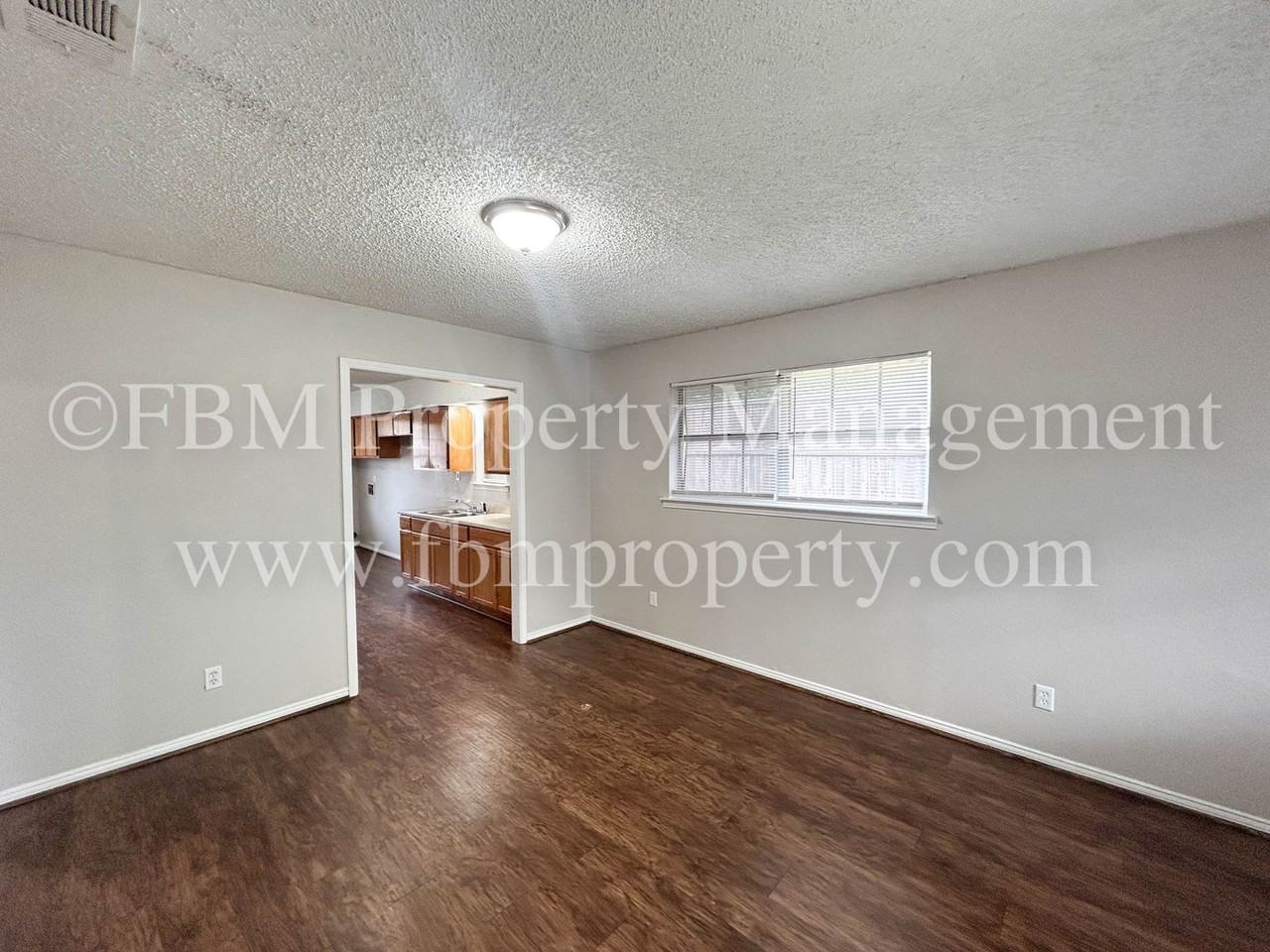 1603 S Hall St #A - Photo 3 of 16