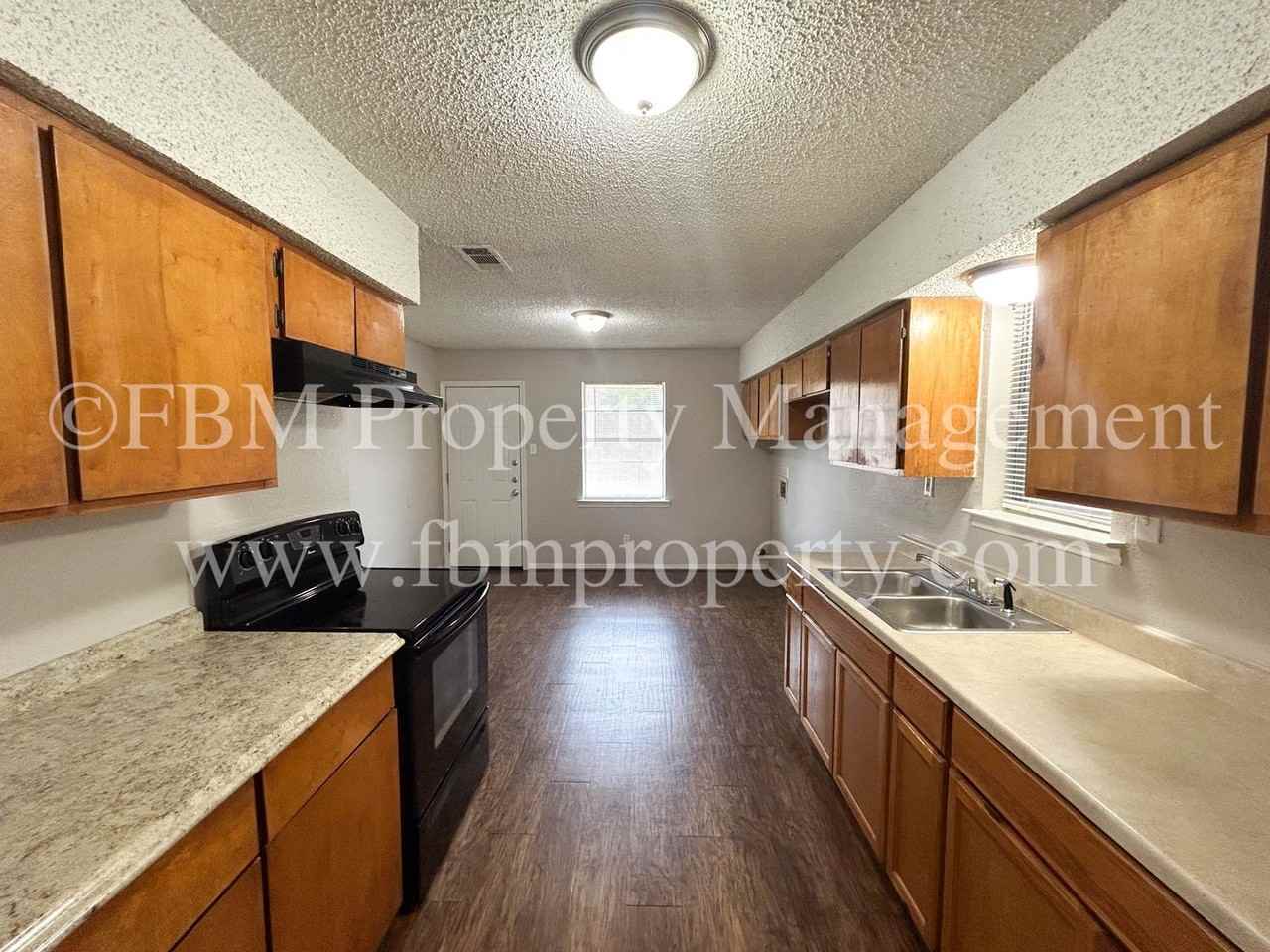1603 S Hall St #A - Photo 4 of 16