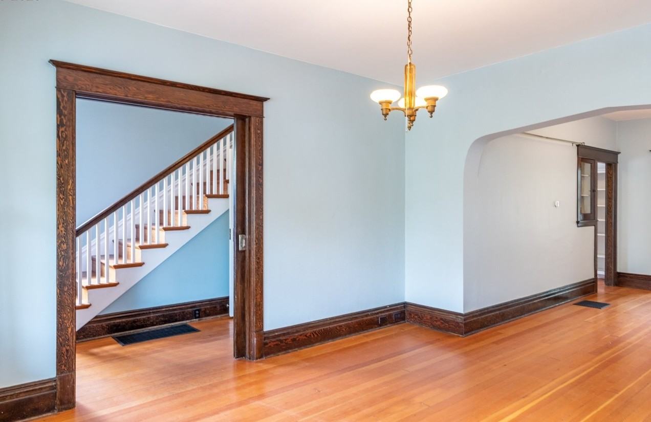 527 Ne Fargo St - Photo 2 of 6