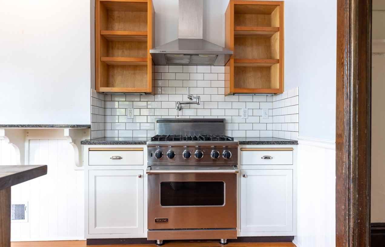 527 Ne Fargo St - Photo 3 of 6