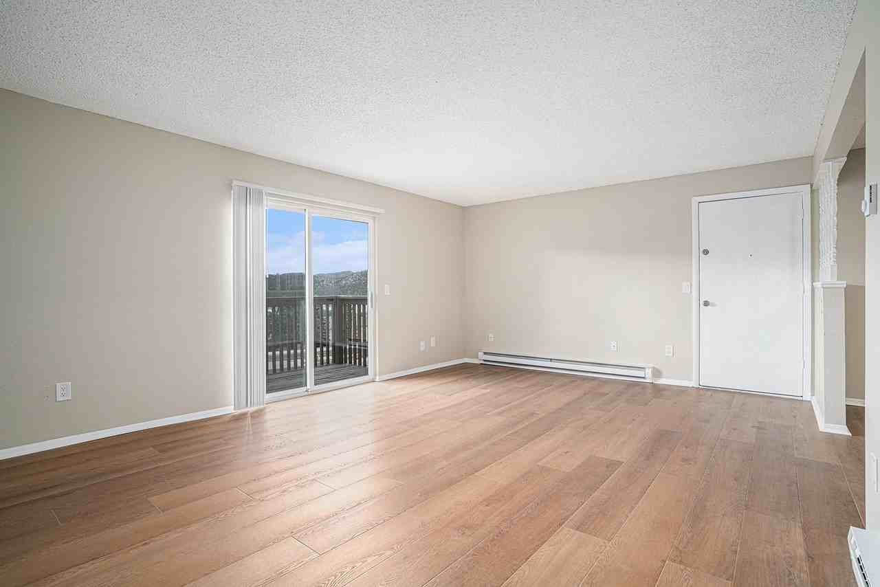 Fully Updated 2BD Condo - Photo 3 of 17