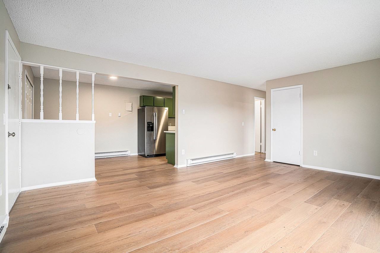 Fully Updated 2BD Condo - Photo 4 of 17