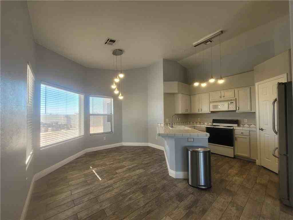 1614 E Valley Pkwy - Photo 3 of 13