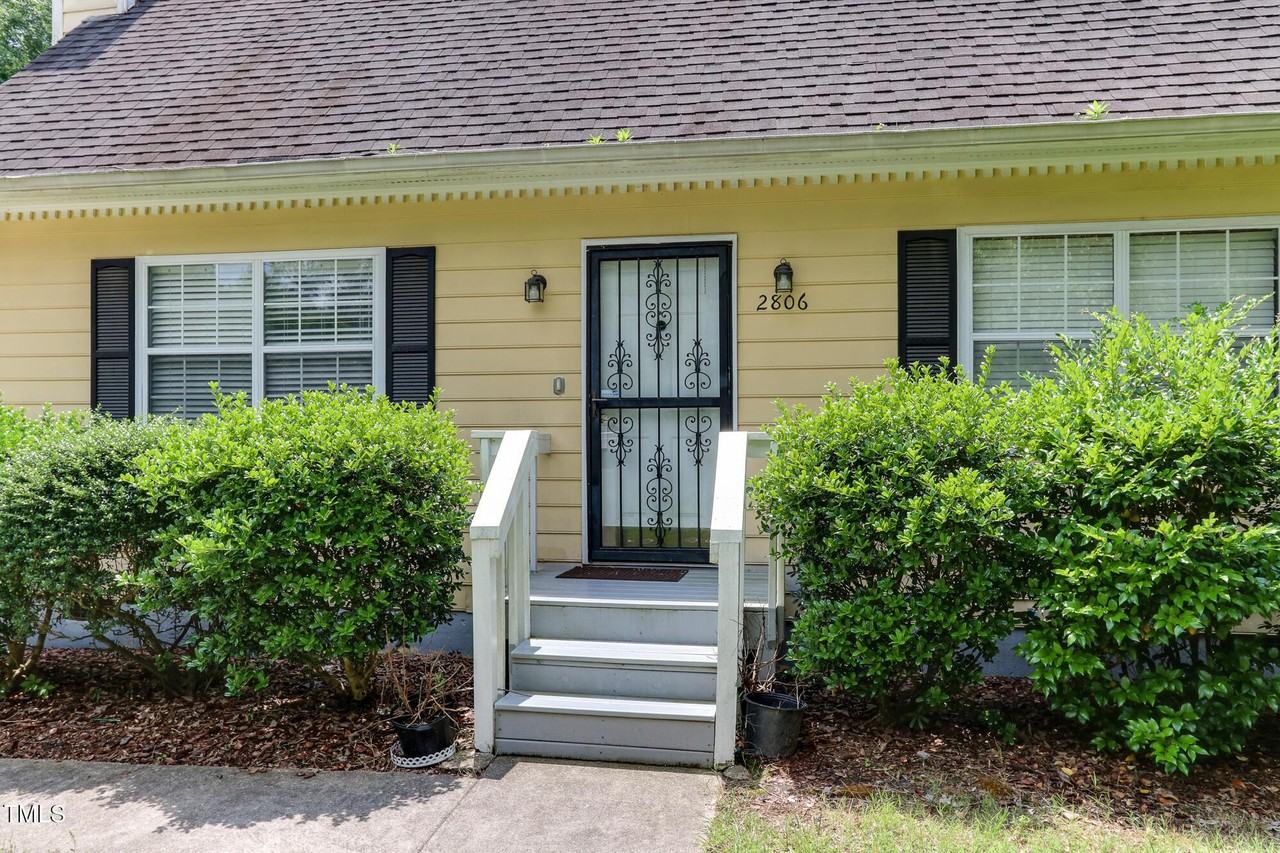 2806 Ross Road Road - Photo 2 of 25