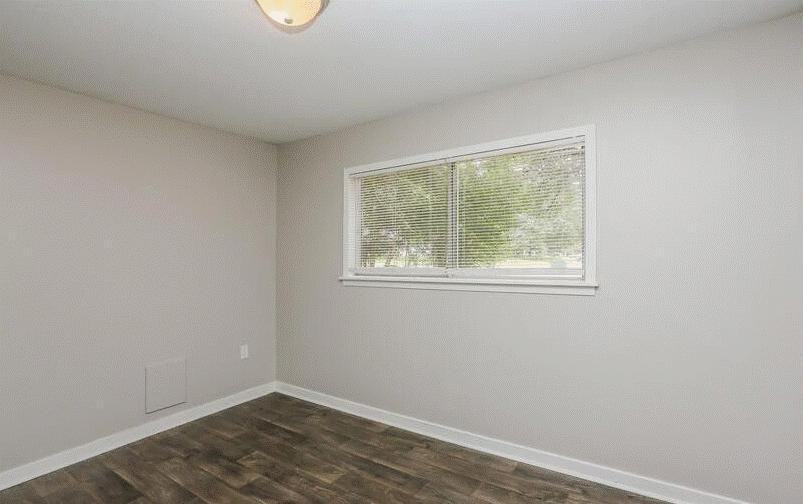 3301 Suncrest Dr - Photo 4 of 6