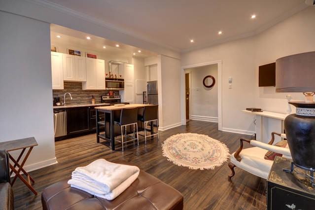 1090 Avenue Laurier Ouest - Photo 2 of 19