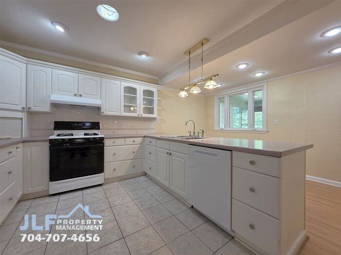 732 Washington St #A - Photo 2 of 18