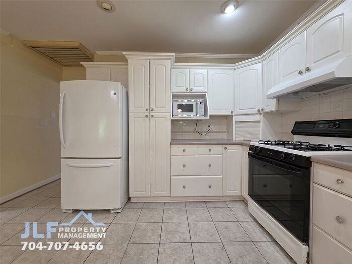 732 Washington St #A - Photo 3 of 18