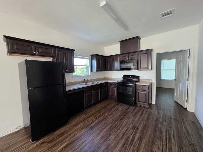 6326 Red Oak Dr - Photo 3 of 11