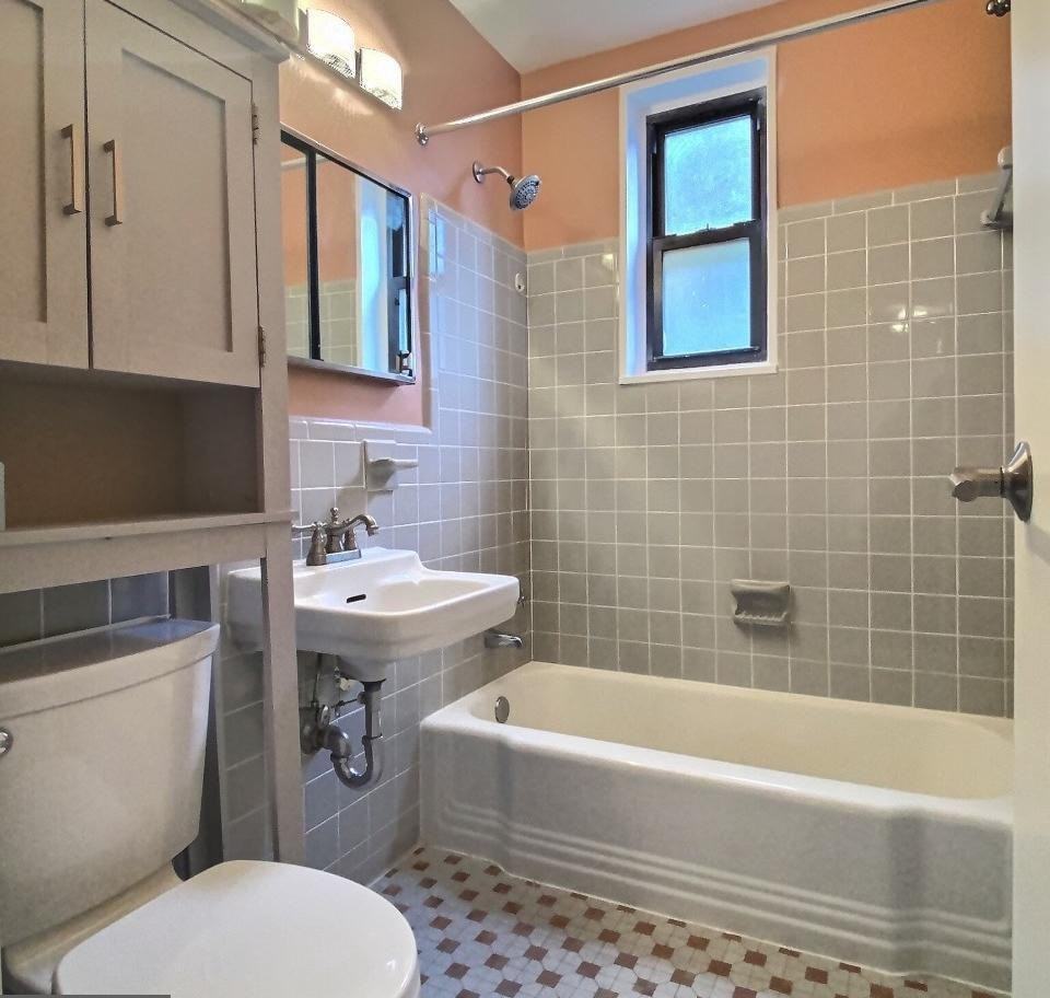 5112 Macarthur Blvd Nw #111 - Photo 3 of 10