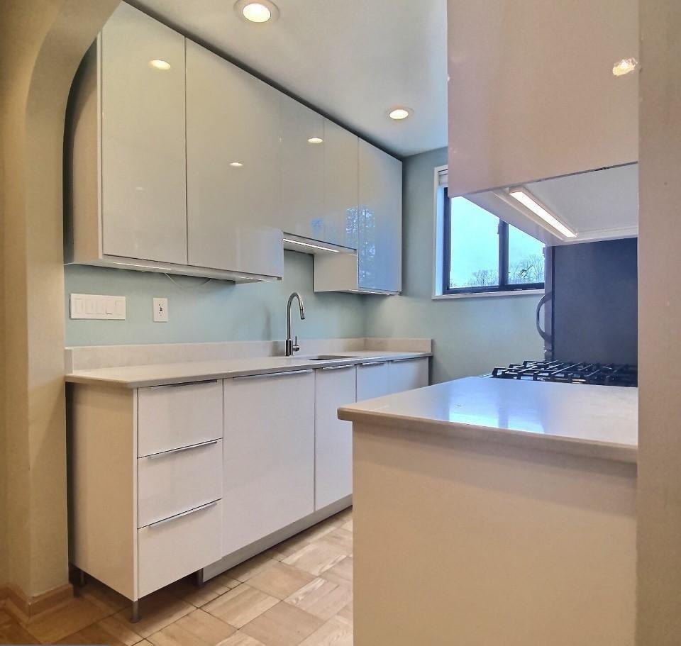5112 Macarthur Blvd Nw #111 - Photo 6 of 10