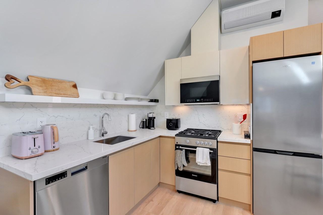 957 Nicola Street #201 - Photo 6 of 25