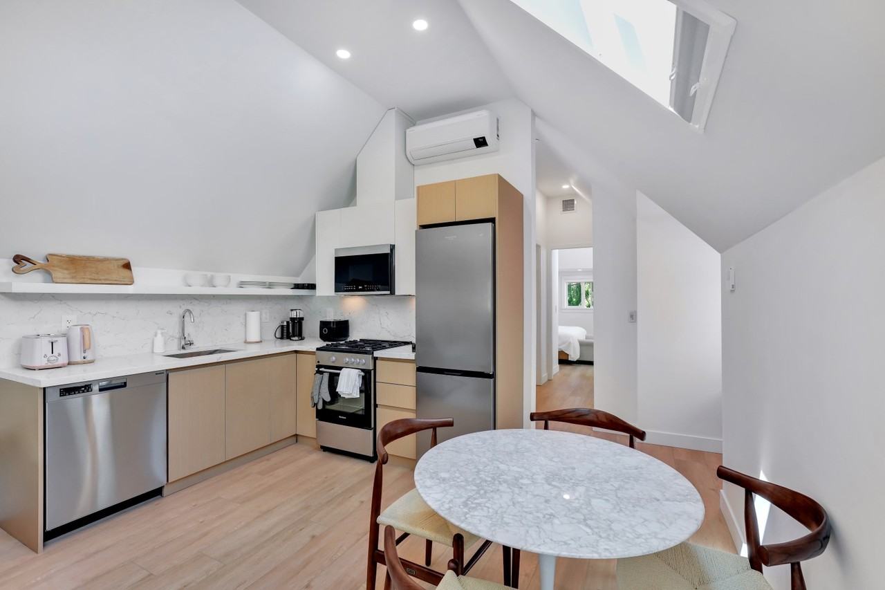 957 Nicola Street #201 - Photo 7 of 25