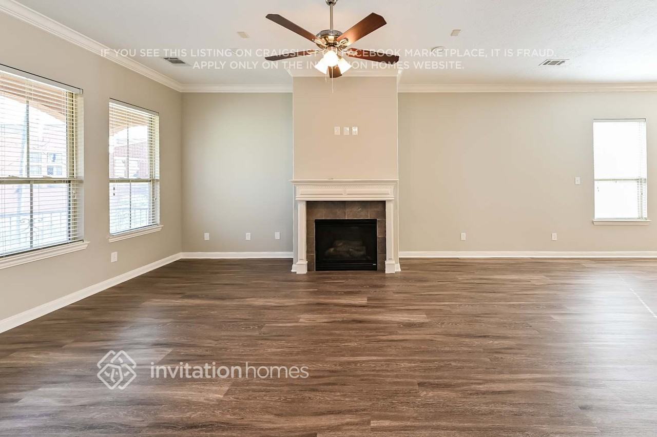 912 W 25th St - Photo 2 of 16